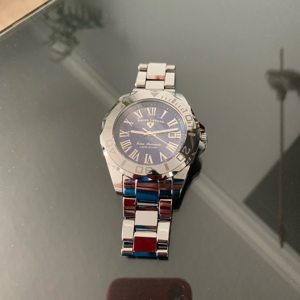 Watch with lapas stone face